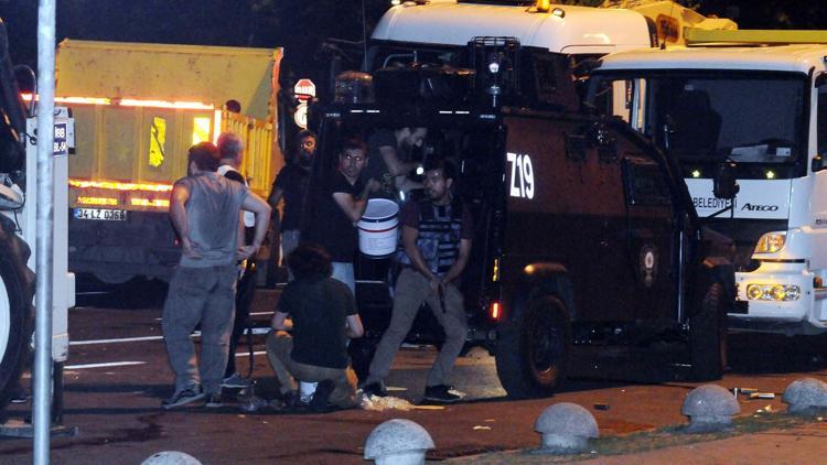İstanbul'da polis ve asker çatışıyor