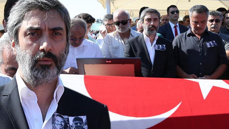 Oyuncu Necati Şaşmaz: "Demokrasiye herkes sahip çıkmalı