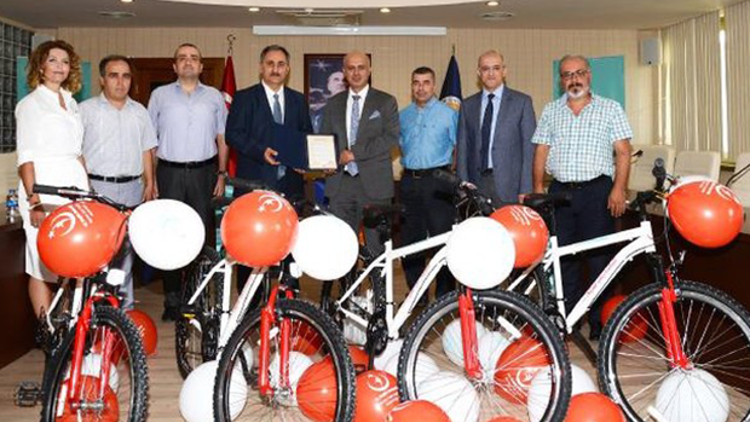 Üniversitelilere bisiklet dağıtıldı Üniversitelilere bisiklet dağıtıldı