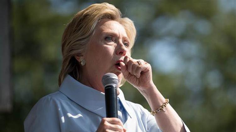 Clinton'dan 'öksürük' esprisi: Ne zaman Trump'ı düşünsem...
