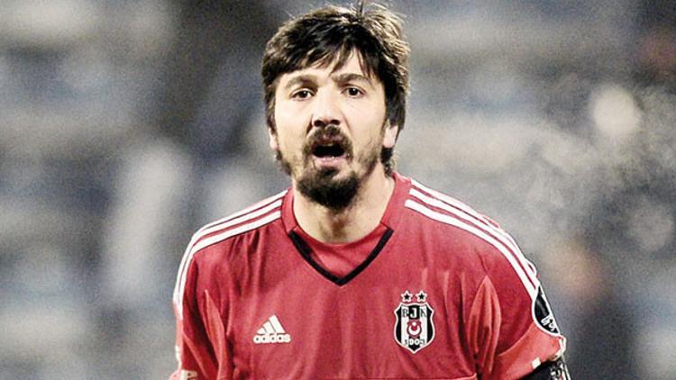 Eldivenler yine Tolga'nın
