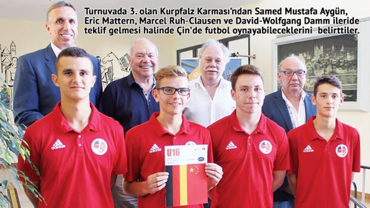 Samed, güçlü fiziği ile dikkat çekti