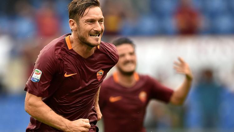 Totti, gemisini kurtardı!