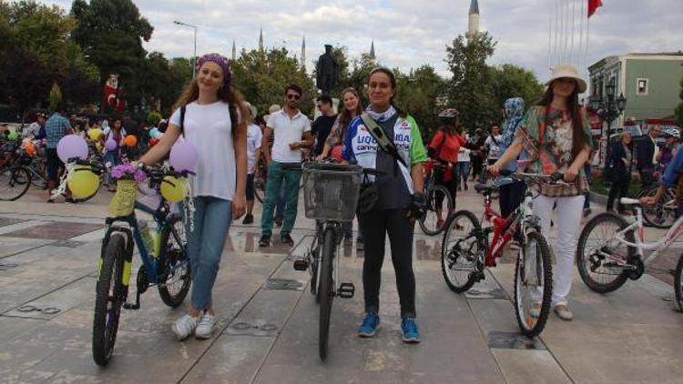 Edirne’de süslü kadınlardan bisiklet turu Edirne’de süslü kadınlardan bisiklet turu