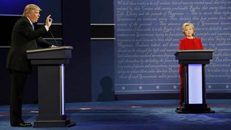 Ve Clinton ile Trump kozlarını paylaştı