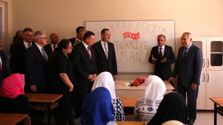 Hatay'da Suriyeli öğrenciler için okul açıldı