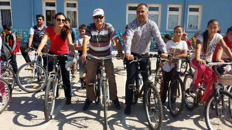 Öğrencilerden haftasonu bisiklet turu Öğrencilerden haftasonu bisiklet turu
