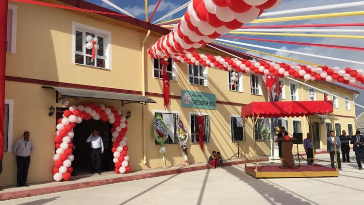 Hatay'da Suriyeli öğrenciler için okul açıldı