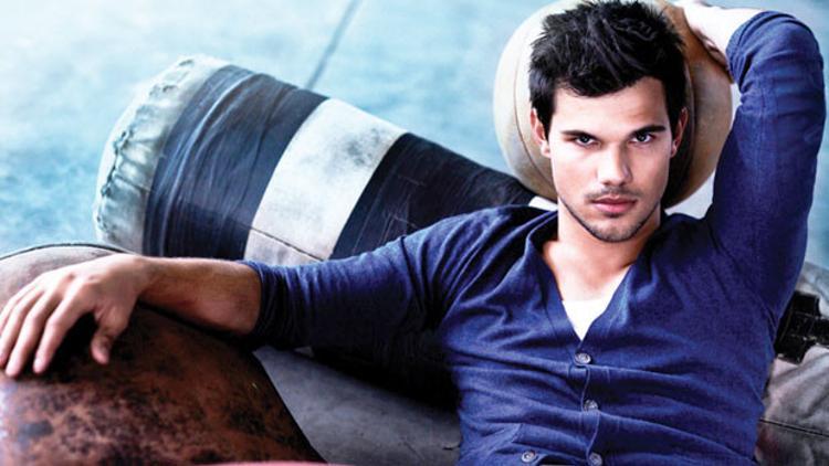 Taylor Lautner: 4 bin genç kız otelimi bastı