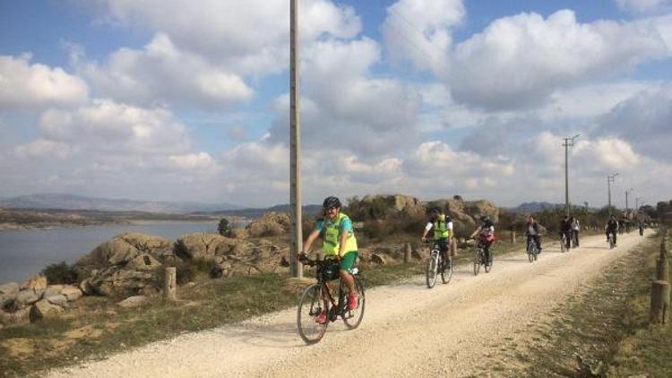 Üniversite öğrencileri bisiklet turu düzenledi Üniversite öğrencileri bisiklet turu düzenledi