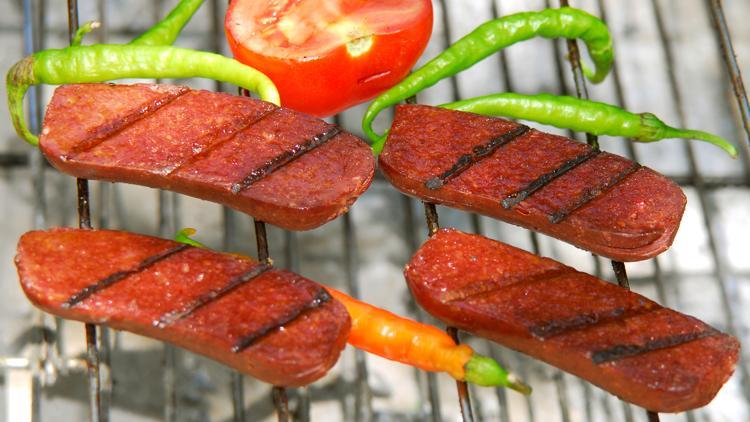 Hilelisi çok tehlikeli: Sucuk nereden alınır?