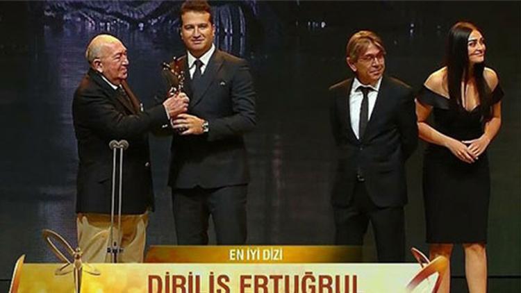 Diriliş Ertuğrul'un yapımcısı ödülünü iade ettiğini açıkladı, Semercioğlu yaşananları yazdı