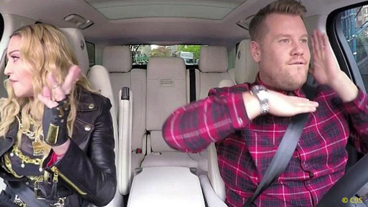 Madonna, Michael Jackson'la öpüştüğünü ima etti