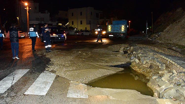 Bodrum’da su borusu patladı, ortalık savaş alanına döndü