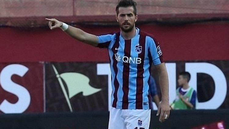 Trabzonsporlu futbolcudan taraftara yumruk!