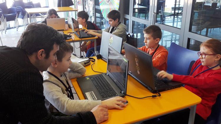 Çocuklar kendi bilgisayar oyunlarını yaptı