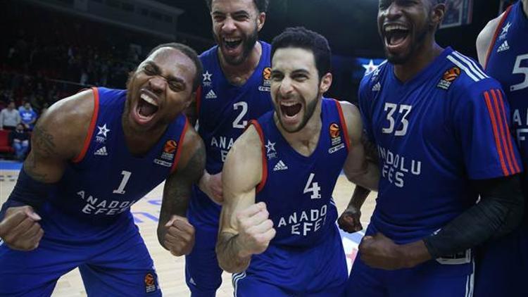 Anadolu Efes: 90 - EA7 Emporio Armani Milan: 86