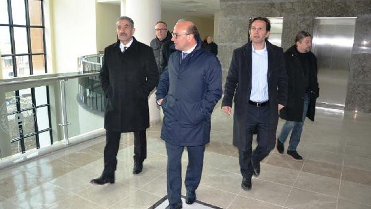 Yalovada başkanlar,  akıllı binayı gezdi