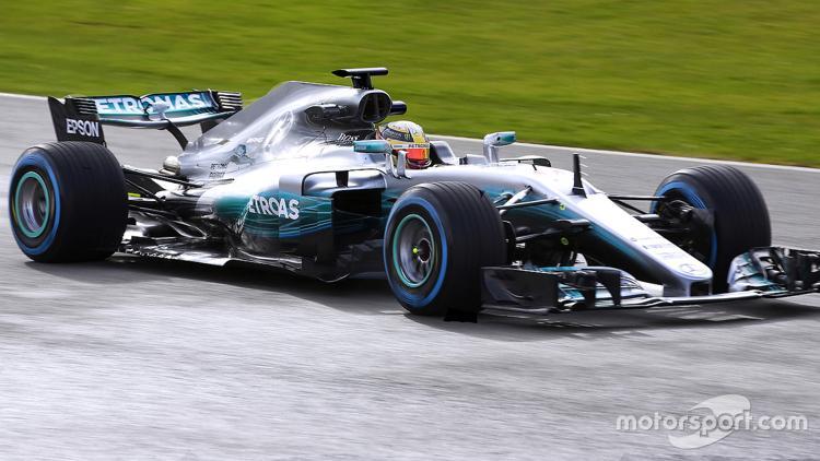 Mercedes W08 görücüye çıktı!