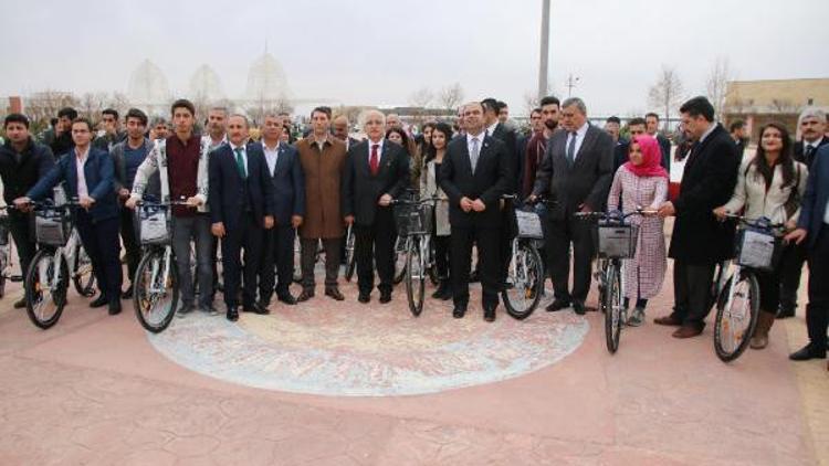 Üniversite öğrencilerine 100 bisiklet