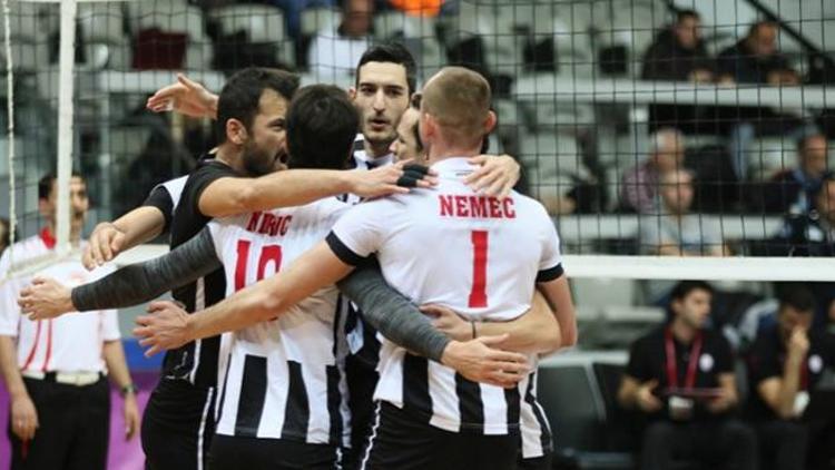Beşiktaş ligde kaldı!