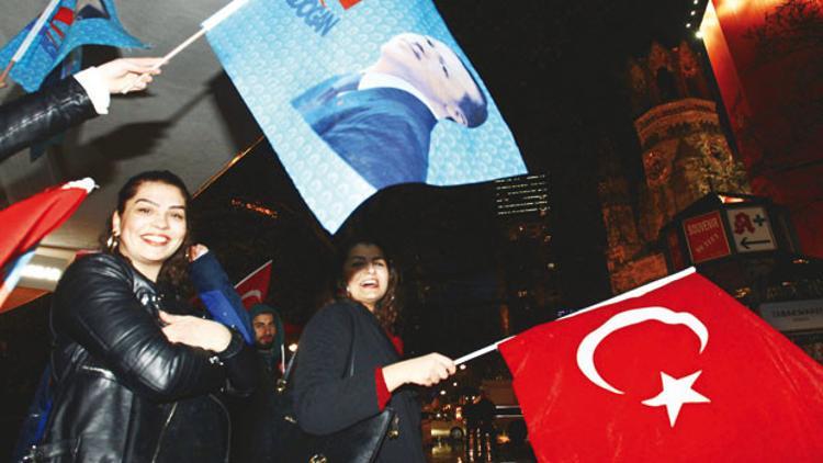 Avrupa ‘Evet’çi Türkleri tartışıyor