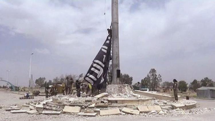 DEAŞ Tabka'da köşeye sıkıştı