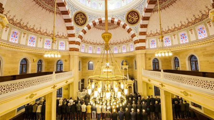 Istanbul Da Aksam Ve Yatsi Ezani Saat Kacta Namaz Vakitleri Guncel Haberleri