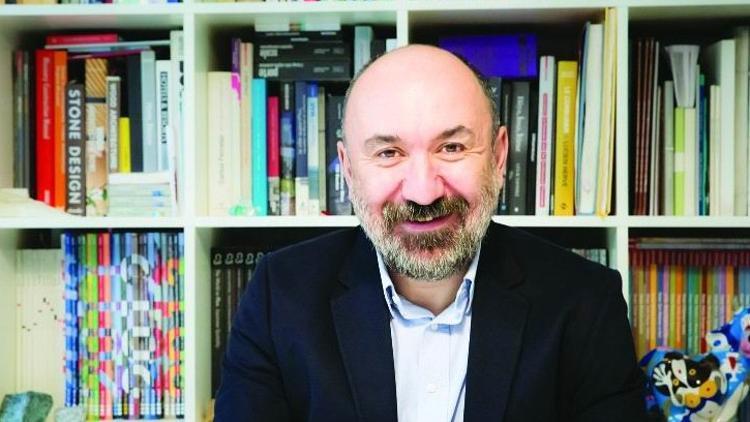 “Bir labirentin içinde çaresizce dolananları yazıyorum”