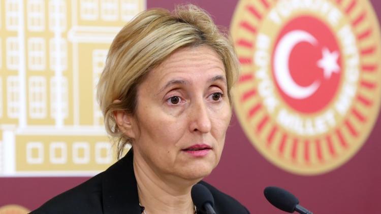 Melda Onur'un depremden 2 saat önce attığı tweet sosyal medyayı salladı