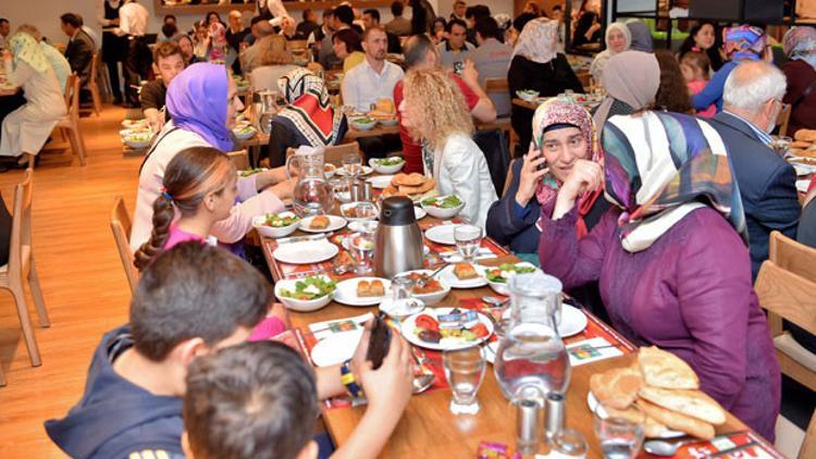 Yıldız Holding'den komşularına iftar