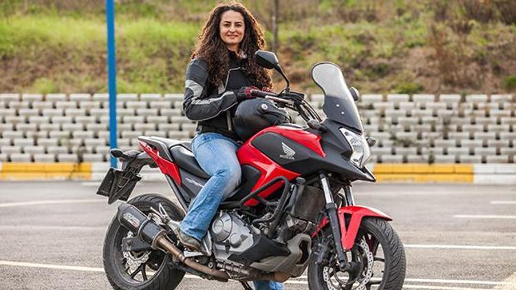 Akademisyen Asil Özbay motosikletiyle bu yıl da yollarda!