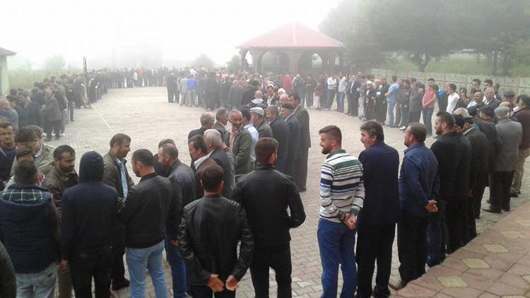 Bu kez cemaat bayramlaşmadan çıkmadı