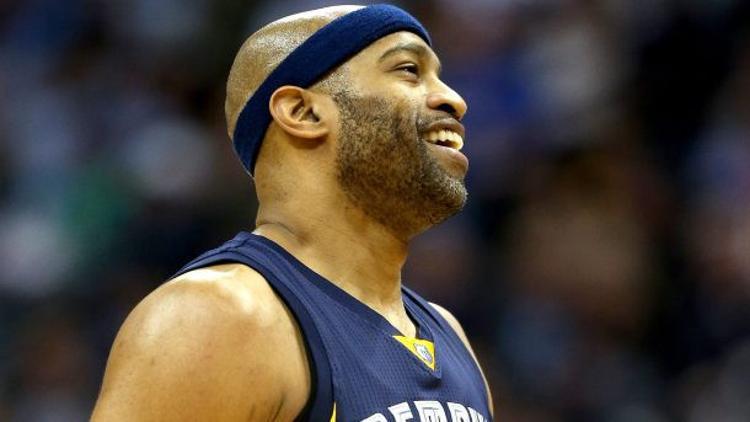 Vince Carter bir sezon daha!