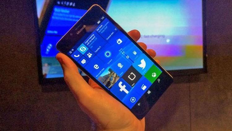 Microsoft'un sır telefonu göründü!
