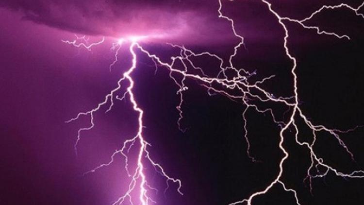 Hindistan'da yıldırım düştü: 11 ölü
