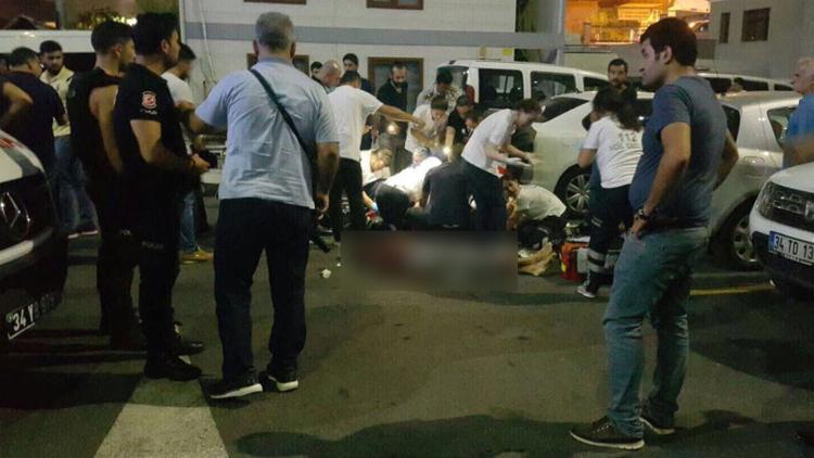 Son dakika... Emniyetin içinde bıçakla saldırdı, öldürüldü