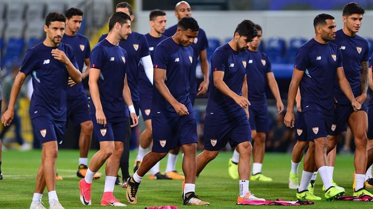 Başakşehir ve Sevilla sosyal medyada atıştı
