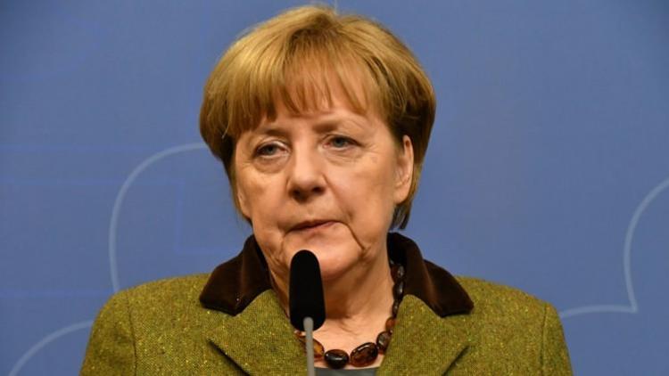 Merkel'den yeni gerilim alanı: Doğan Akhanlı