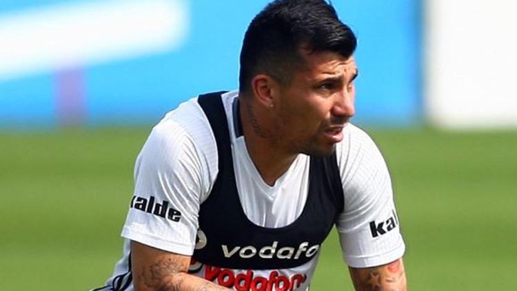 Beşiktaş idmanında Medel tartışması!