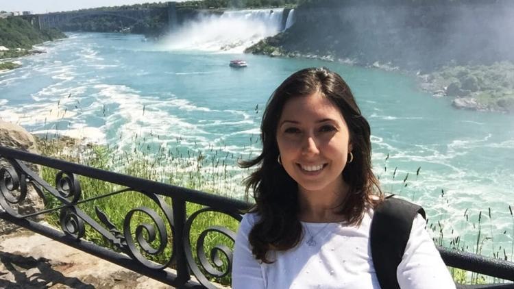 Niagara'da çiçekler içinde bir İngiliz kasabası