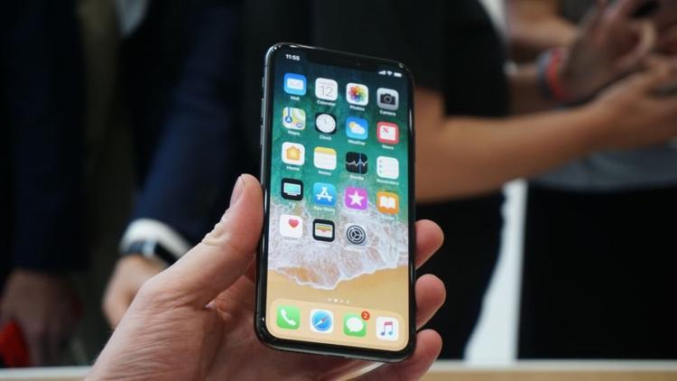 iPhone X alacaklar dikkat! Pili ve belleği...