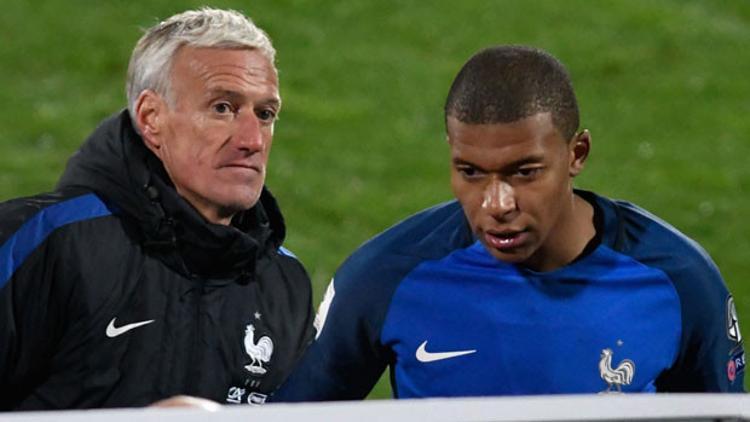 Fransa Deschamps ile devam dedi