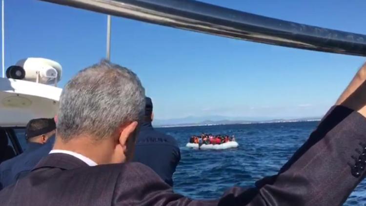Kaymakam denizde denetimde mülteci botuyla karşılaştı