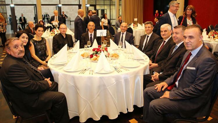 Büyükelçi Aydın aşure sofrası kurdu