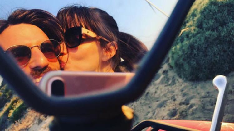 Özge Gürel’den 100 bin beğeni alan öpücük