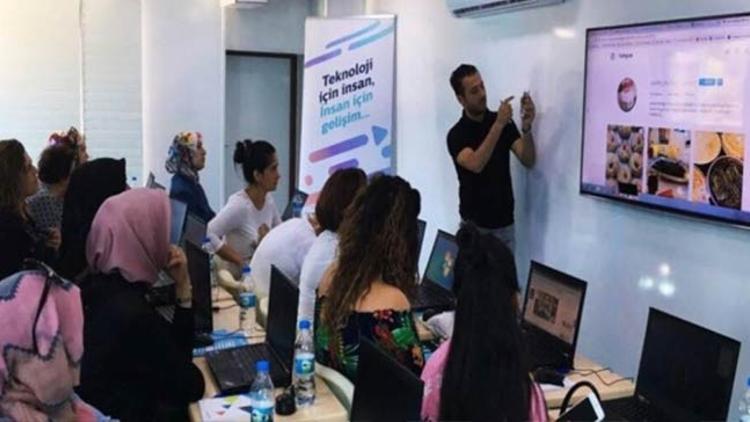 Türk Telekom'dan kadınlara teknoloji eğitimi