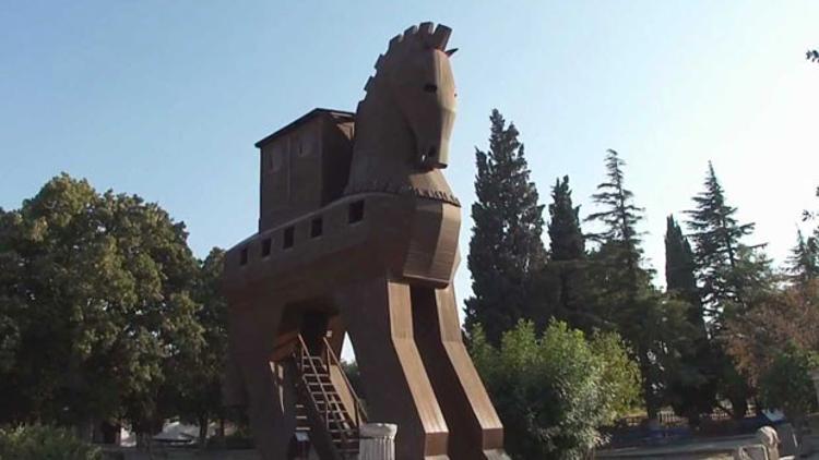 İtalyan arkeologdan şaşırtan iddia... Truva Atı at değil!