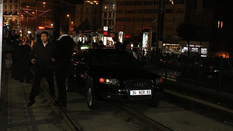 İstanbul'da araç durağa girdi