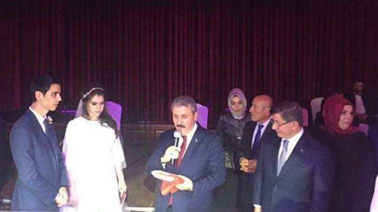 Yazıcıoğlu'nun oğlu evlendi... Davutoğlu ve Destici nikah şahidi old